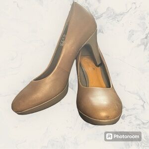 Itm 0002 Clarks heels size 8